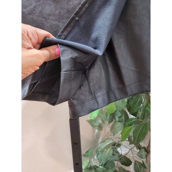 Iris Los Angeles Women's Black Faux Leather Skater Wrap Skirt Size Large - Picture 9 of 16